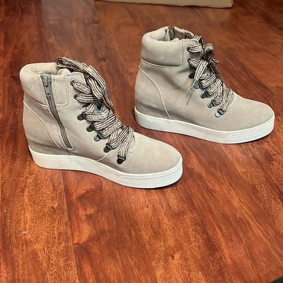 Women's Gray High-Top Sneakers - Picture 1 of 4
